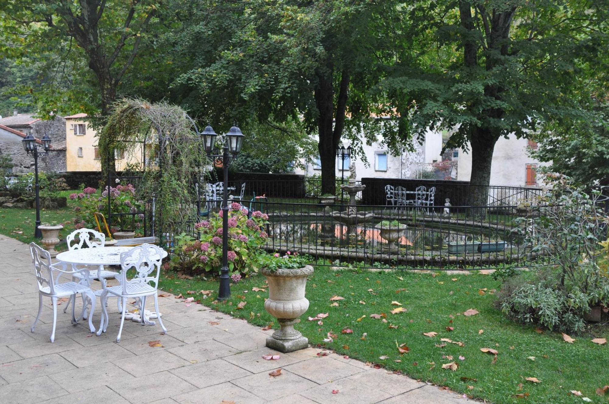 Logis Hostellerie Du Grand Duc Hotel Restaurant Gincla Ngoại thất bức ảnh