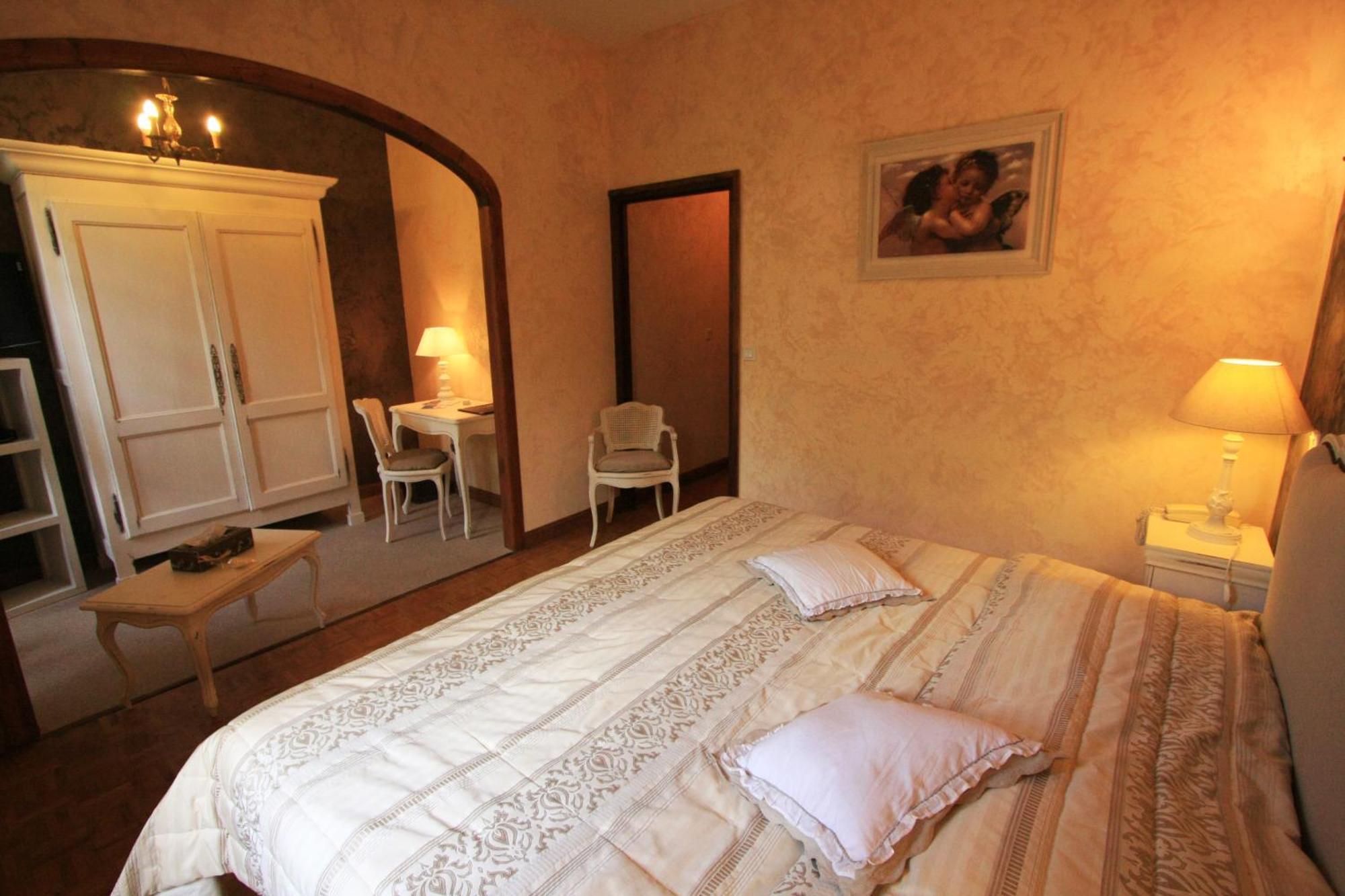 Logis Hostellerie Du Grand Duc Hotel Restaurant Gincla Phòng bức ảnh