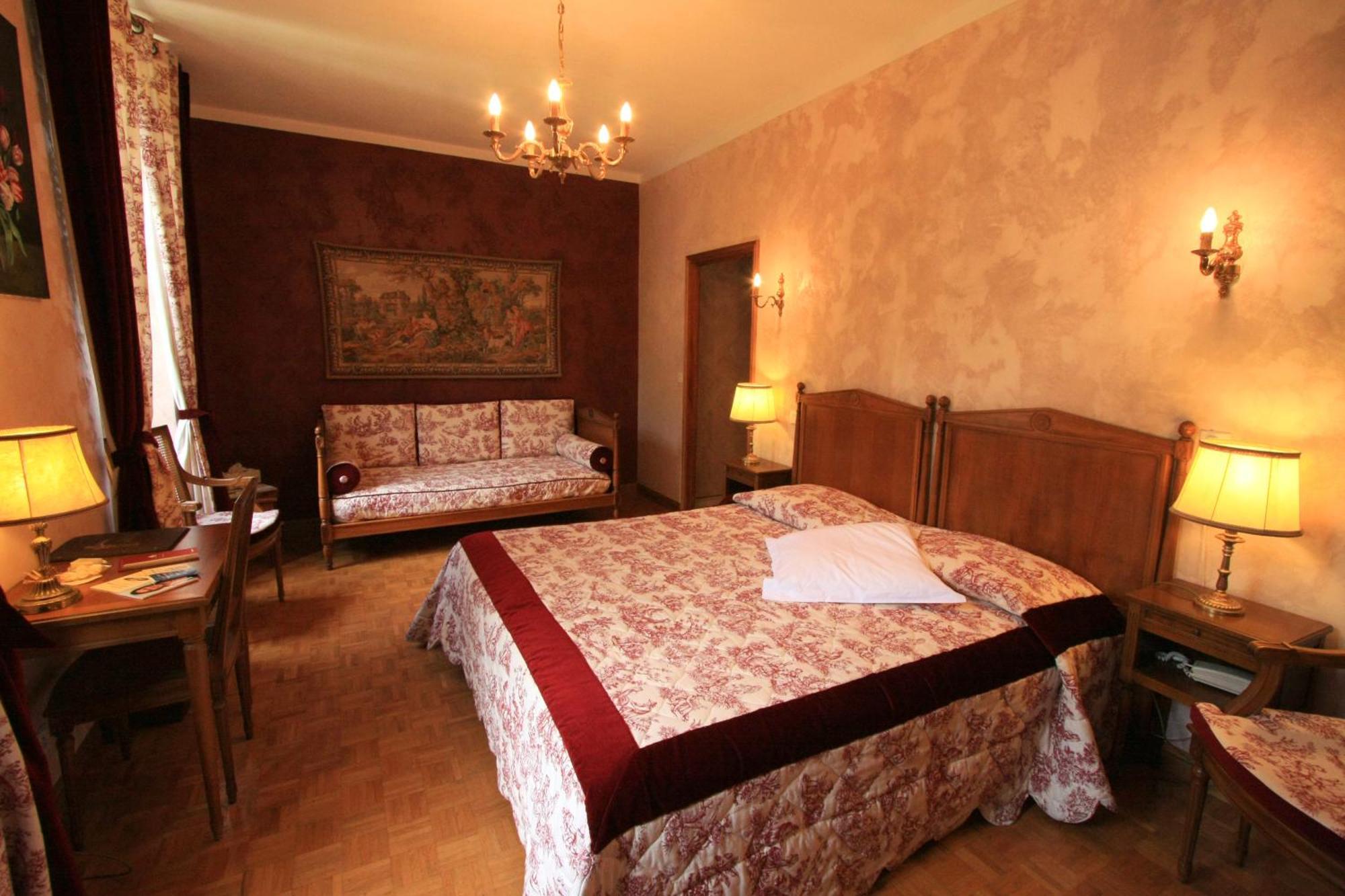 Logis Hostellerie Du Grand Duc Hotel Restaurant Gincla Phòng bức ảnh