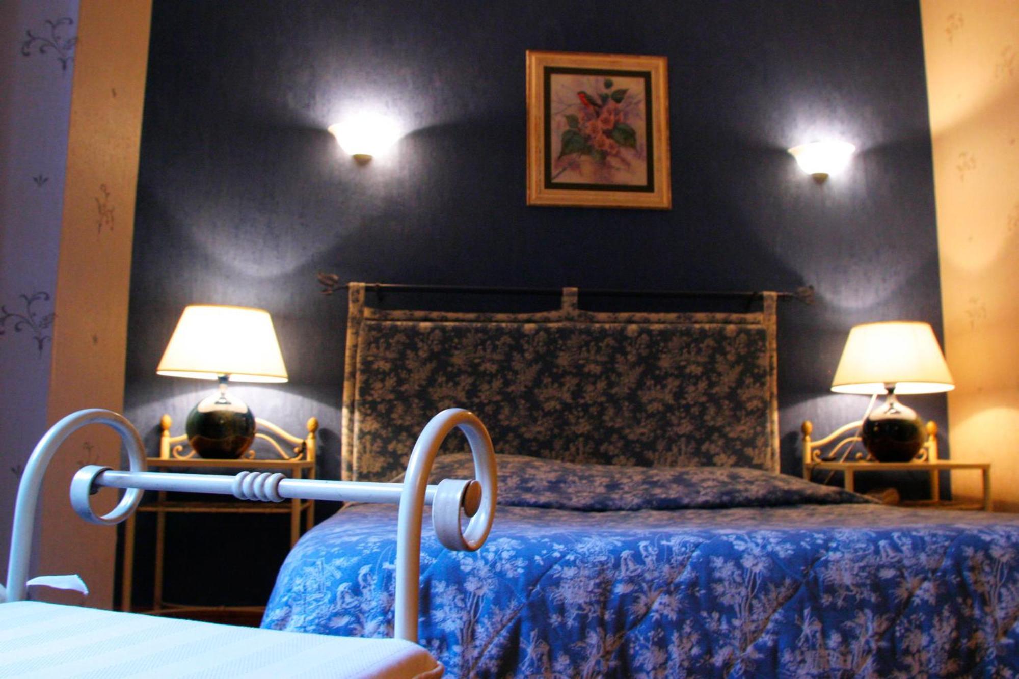 Logis Hostellerie Du Grand Duc Hotel Restaurant Gincla Phòng bức ảnh